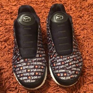 GENTLY USED WOMEN AIR MAX PLUS JDI EDITION❌strings